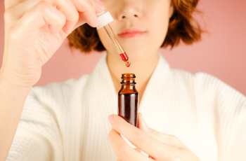 A Complete Skincare Routine Using Hyaluronic Acid and Niacinamide