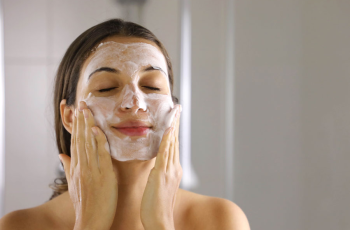 Astringents in Skin Care: What They Are, How They Work, and How to Use Them Safely