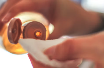 Astringents in Skin Care: What They Are, How They Work, and How to Use Them Safely