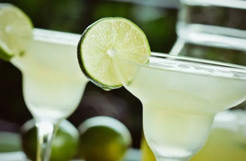 Dermatologist Tips: 6 Ways to Enjoy Alcohol Without Triggering Rosacea Flares